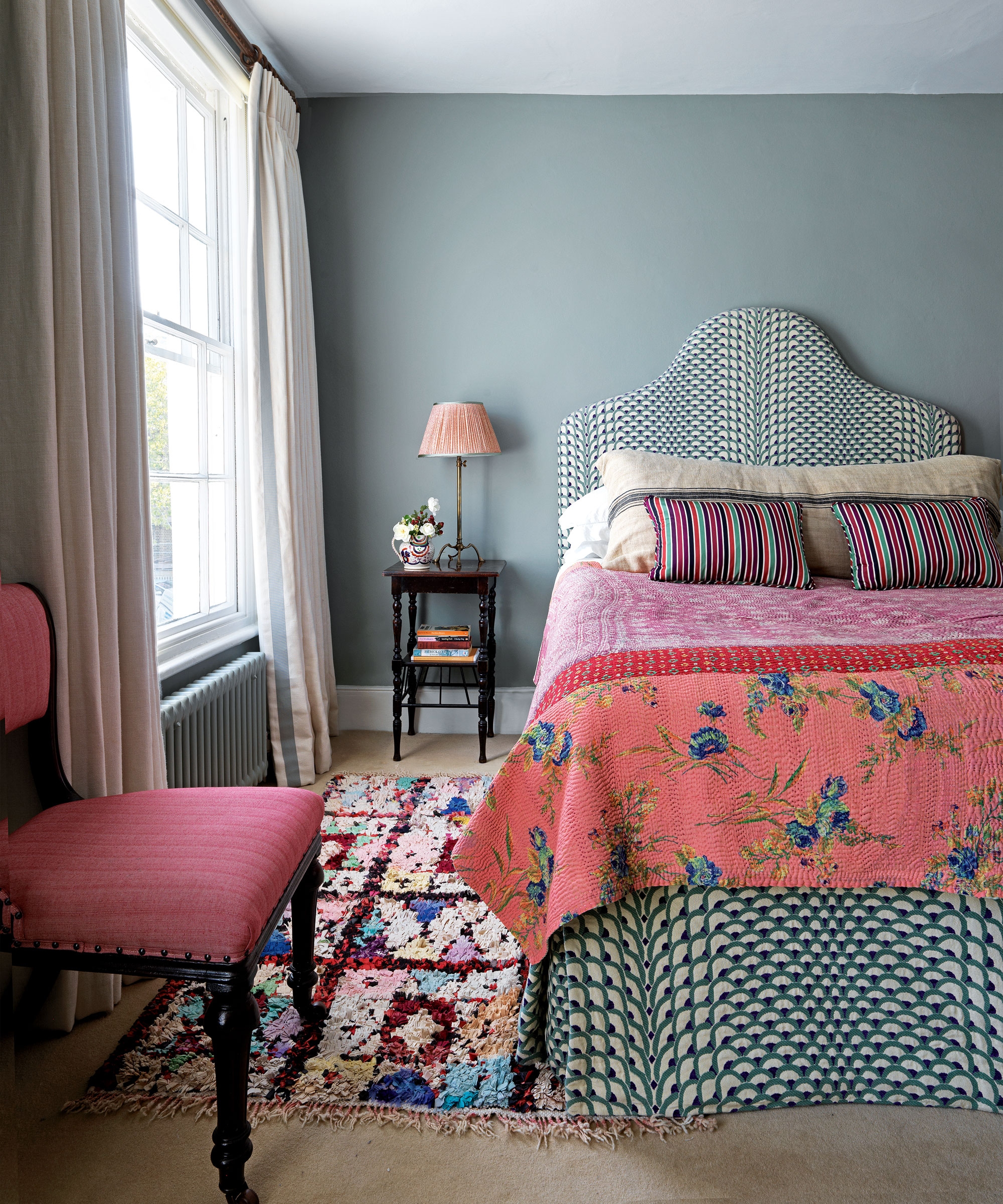 Should Your Bedding Match Your Wall Color Designers Explain Homes And Gardens