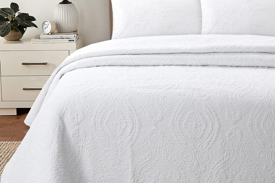 Solid Color Quilts And Bedspreads Bed Bath U0026 Beyond